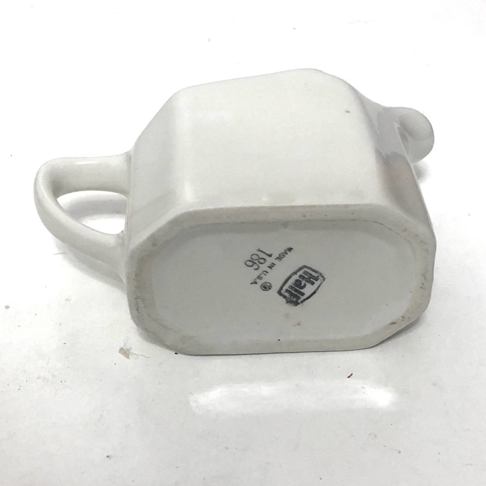 White porcelain plate and pot