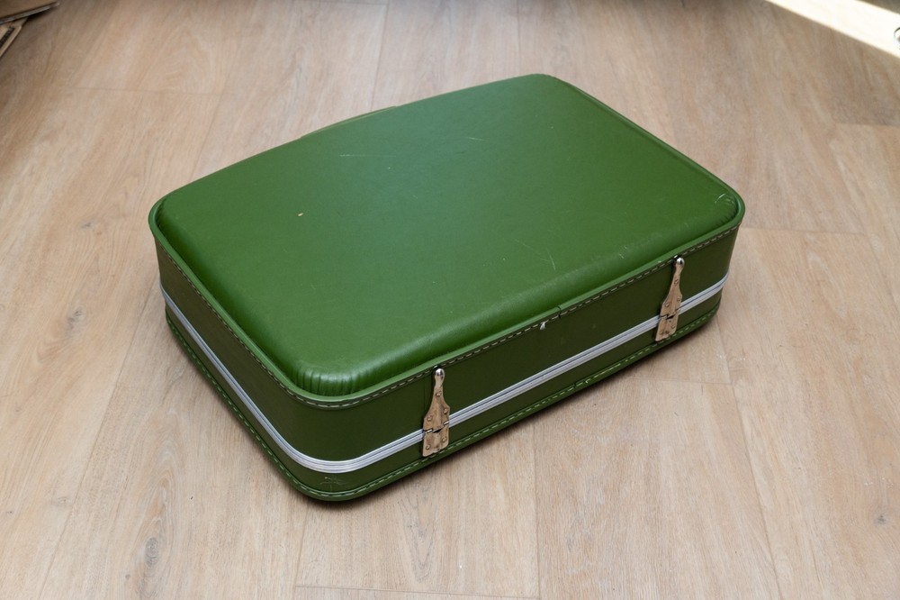 VINTAGE 4 PIECE NESTED LEATHER TRUNK/BRIEFCASE SET - EMERALD GREEN