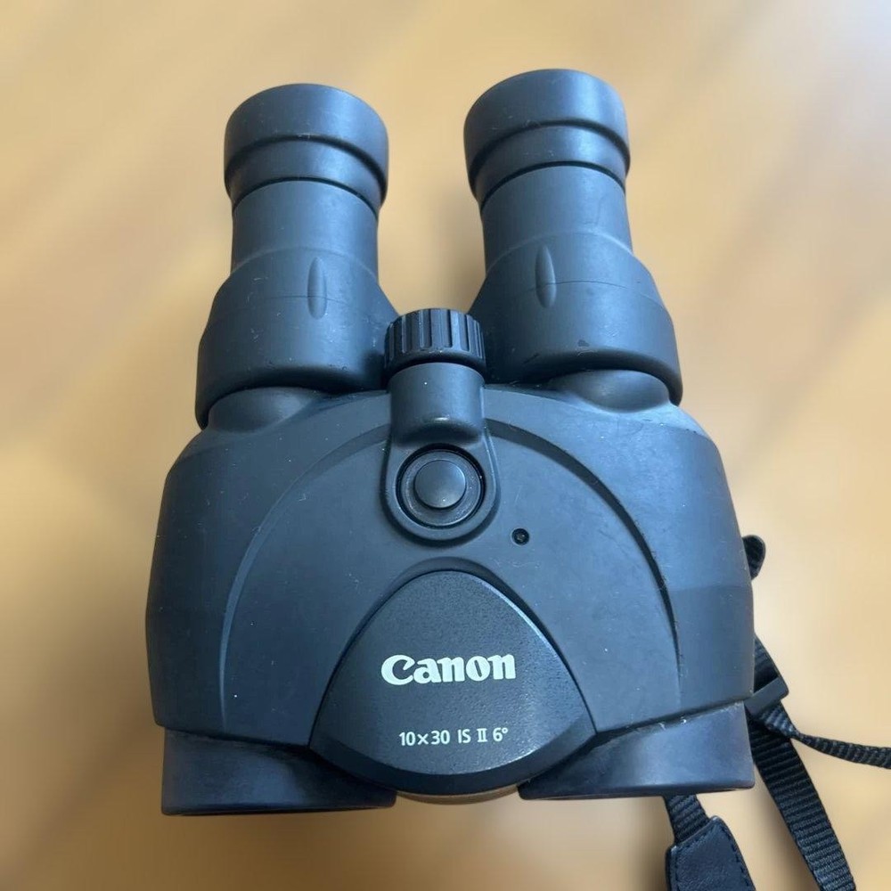 Canon 10x30 IS II Binoculars Image Stabilizer with Case Strap Used