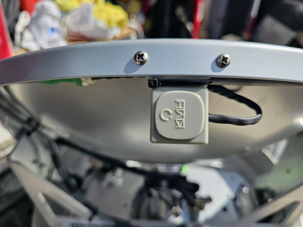 kvh tracvision 5 18"