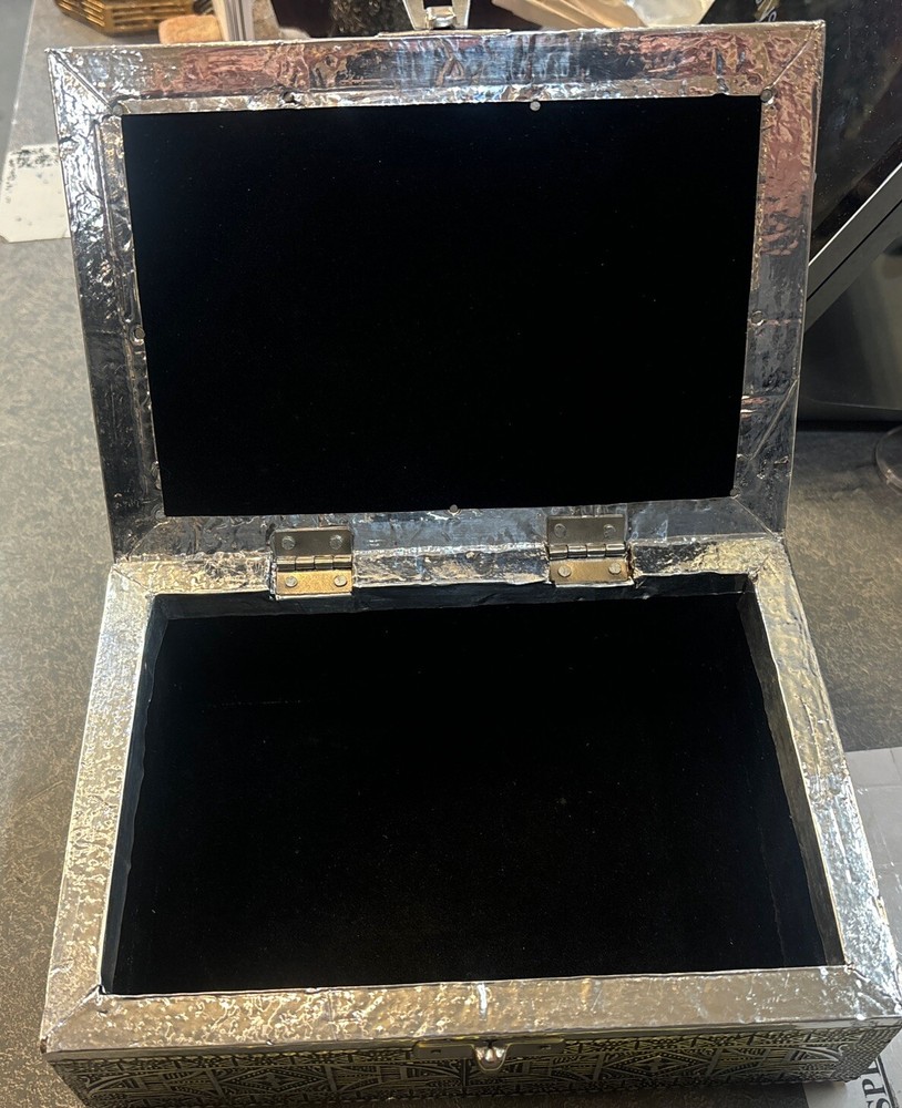 Silver colored Lined tarot card box with Dreamcatcher on it