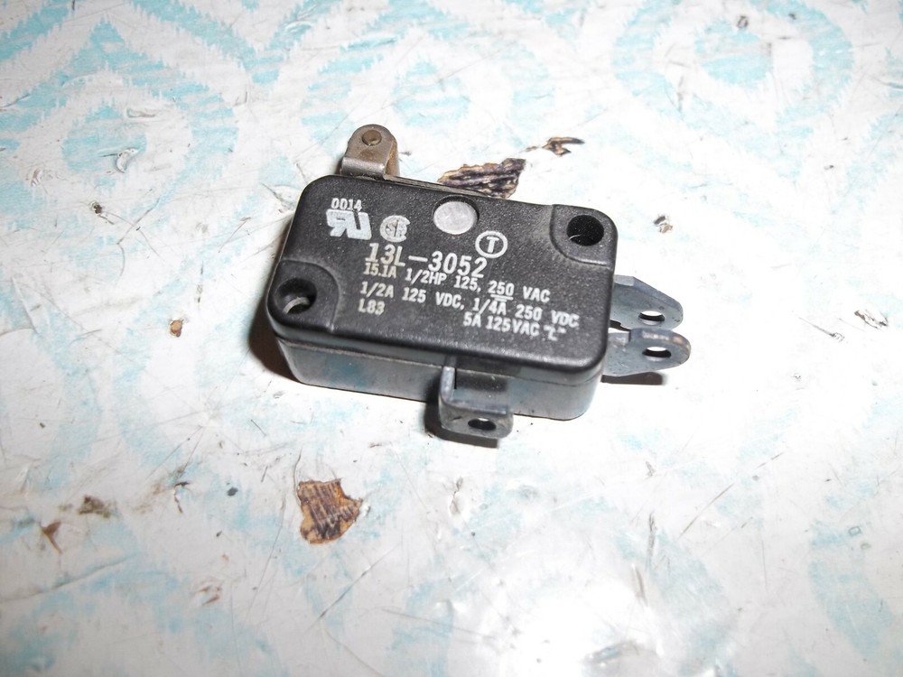 HONEYWELL MICROSWITCH 13L-3052 ROLLER LEVER BASIC SWITCH  (BIN71)
