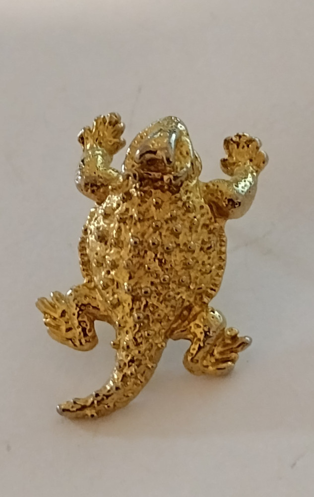 Lizard Toad Gold Toned Figure Tack Pin