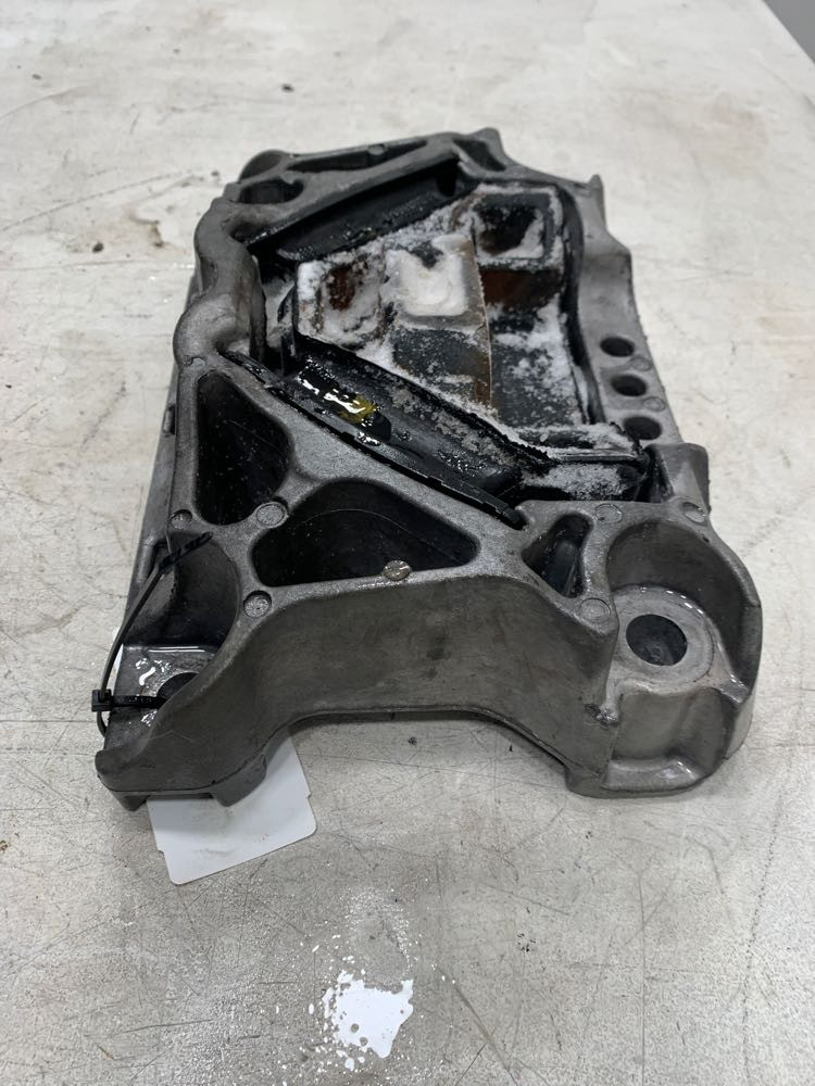 Freightliner Cascadia Engine Mount (548-12018)