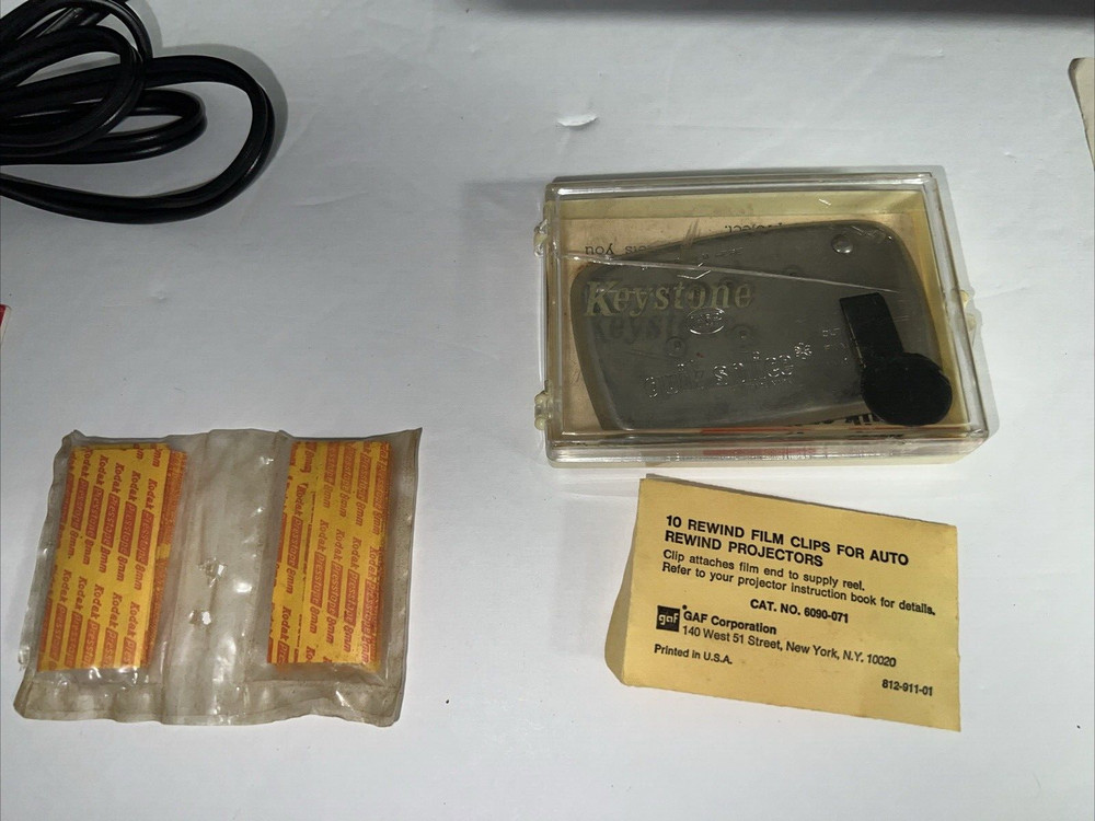 Vintage GAF 8mm Projector 2588-Z PLEASE READ DESCRIPTION