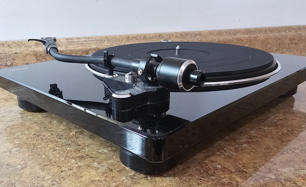 Denon DP400 Hi-Fi Turntable (Black) w/ Auto Speed Sensor Pre-owned