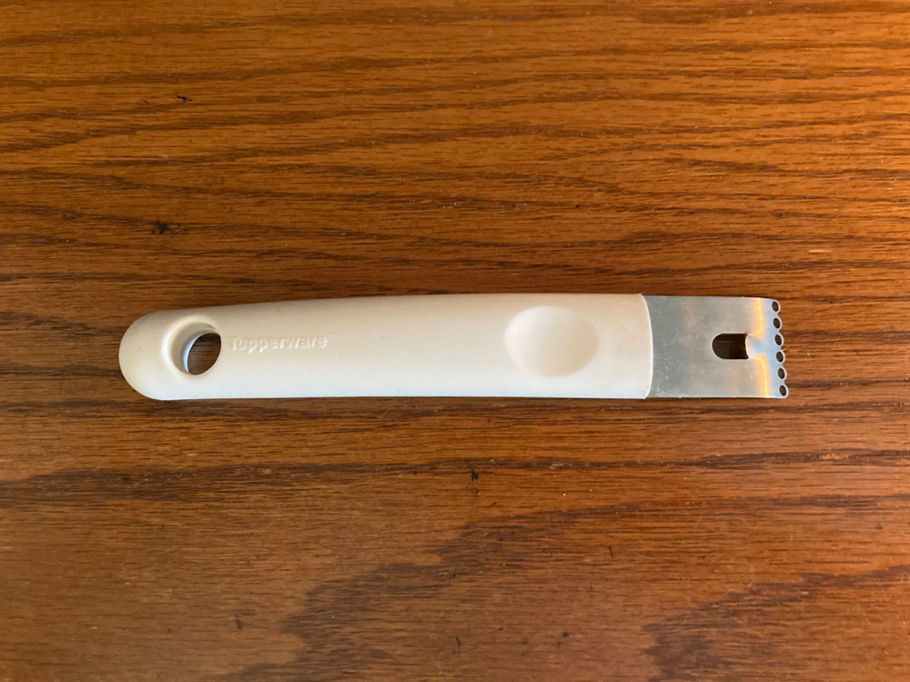 Tupperware E Series Citrus Zester White Kitchen Tool Lemon Zester MINT CONDITION