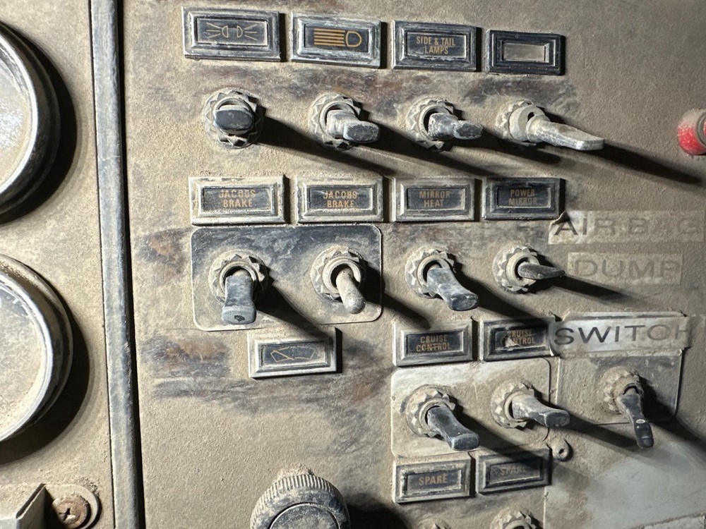 1987-2001 Kenworth T800 SWITCH Dash Panel - Used | P/N NA