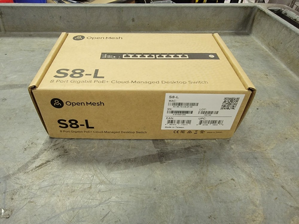 OpenMesh S8-L 8 Port PoE+ Could Managed Desktop Ethernet Switch