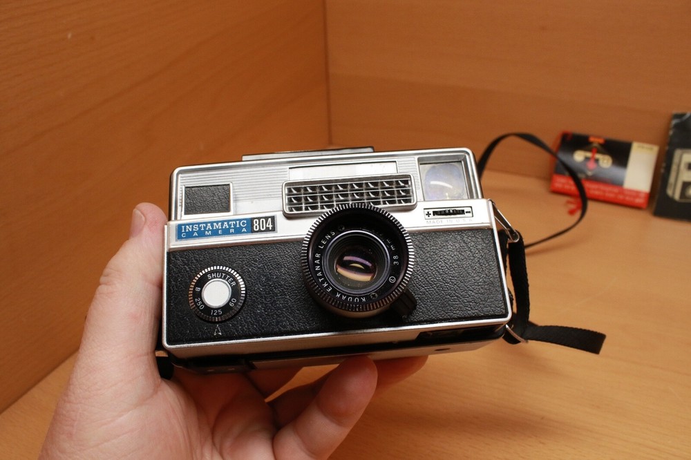 Vintage Kodak Instamatic 804 Camera, Original Hard Shell Case/Strap BOX UNTESTED
