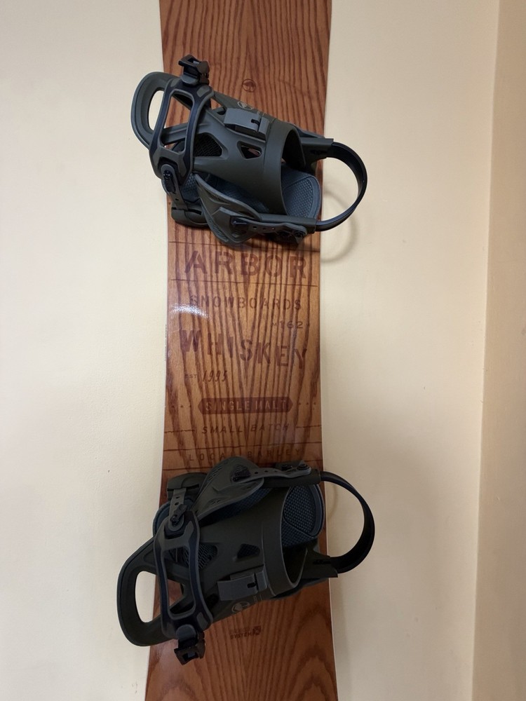 Arbor Whiskey 162 Wide Snowboard & Hemlock Bindings Large