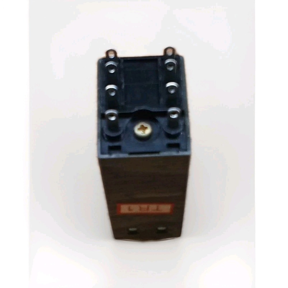 Idec GT5Y-2SN Electronic Timer Relay