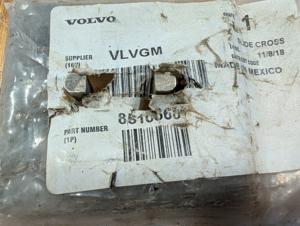 New OEM Volvo 85106687 Transmission Shift Fork (Y2DW4)