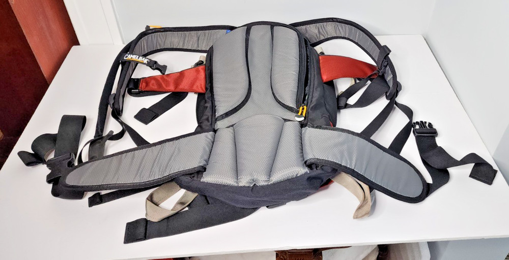 Camelbak Snobound Hydration Backpack 100 Ounce 3 Liter Bladder Grey Black Red