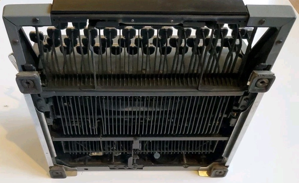 1949 ROYAL Quiet Deluxe Gray Typewriter
