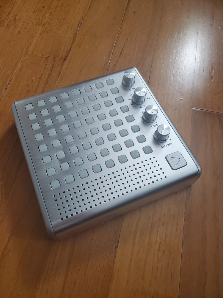 ThinkGeek Bliptronic 5000 Matrix Synthesizer