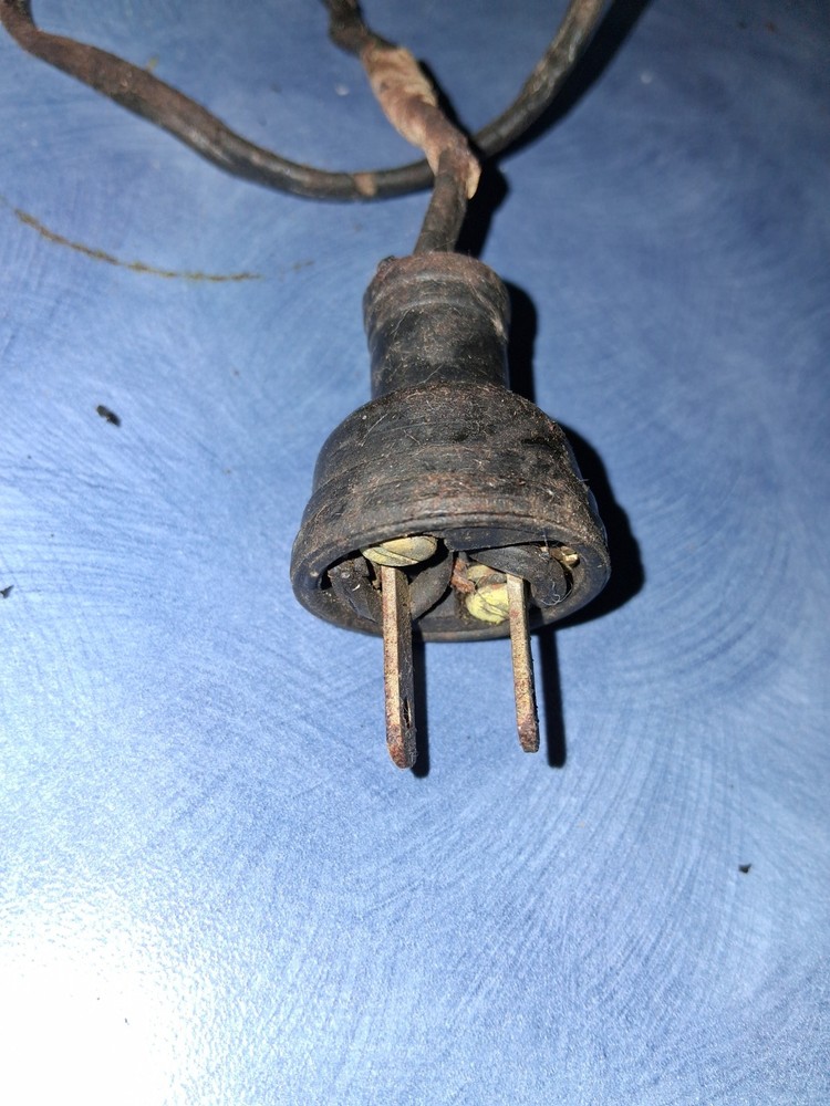 Old Singer Sewing Machine With Box