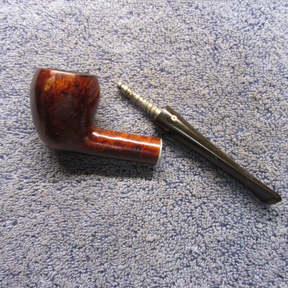 Smoking Pipe: Pipe Maker Imported Briar
