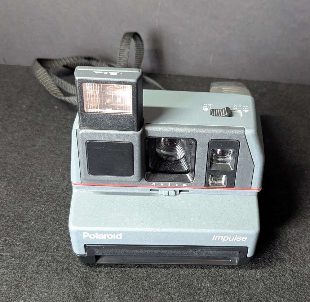 Polaroid 600 Impulse Camera Built In Flash Instant Untested