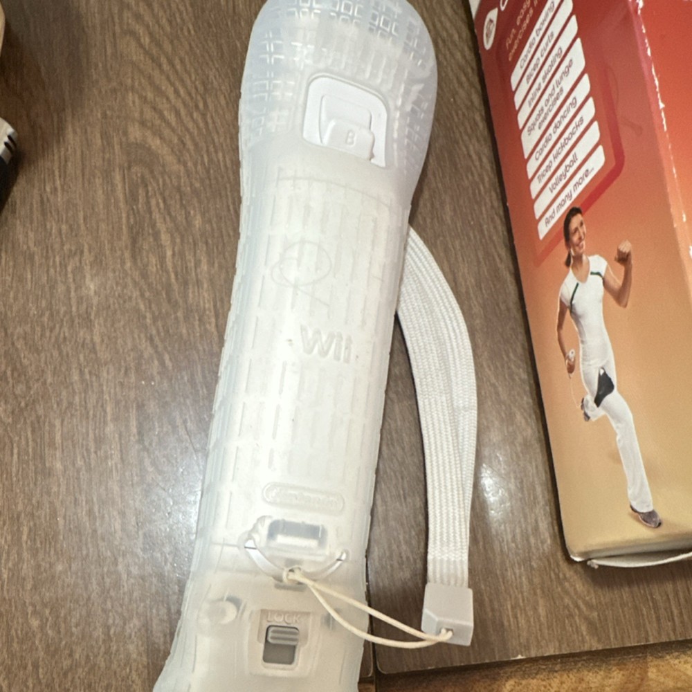 EA Sports Active Personal Trainer Bundle cib Wii Leg Strap and Controller