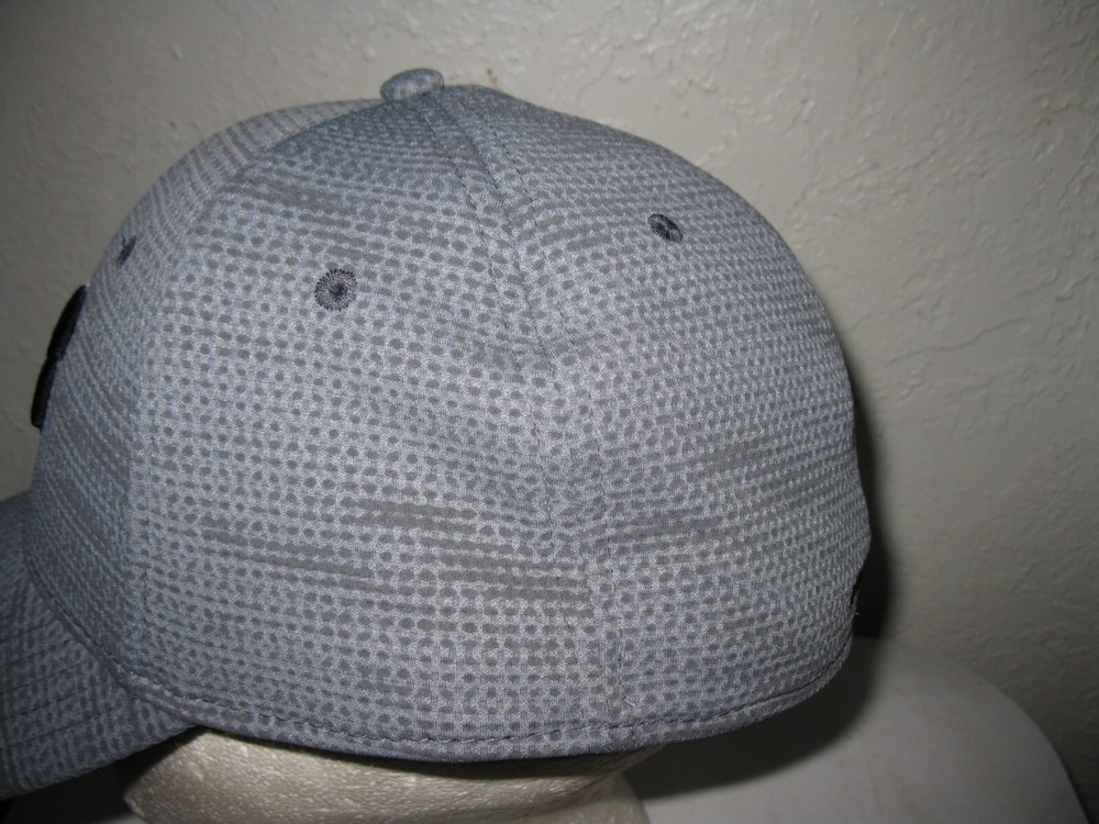 Under Armour Hat cap fitted lrg-xlrg preowned