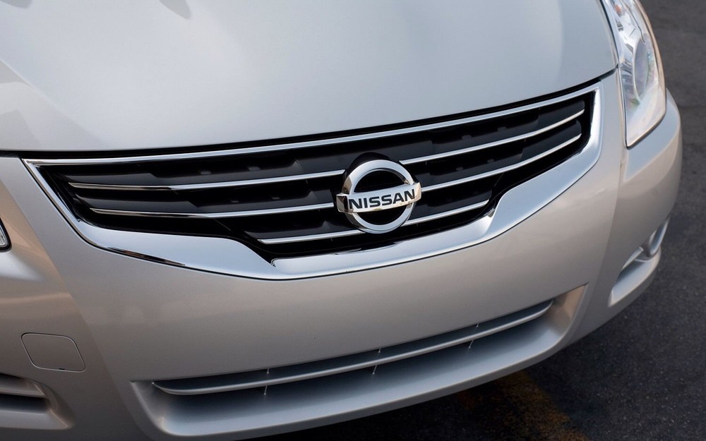 Nissan Altima OEM Front Bumper Grille Emblems Logo 2007-2012