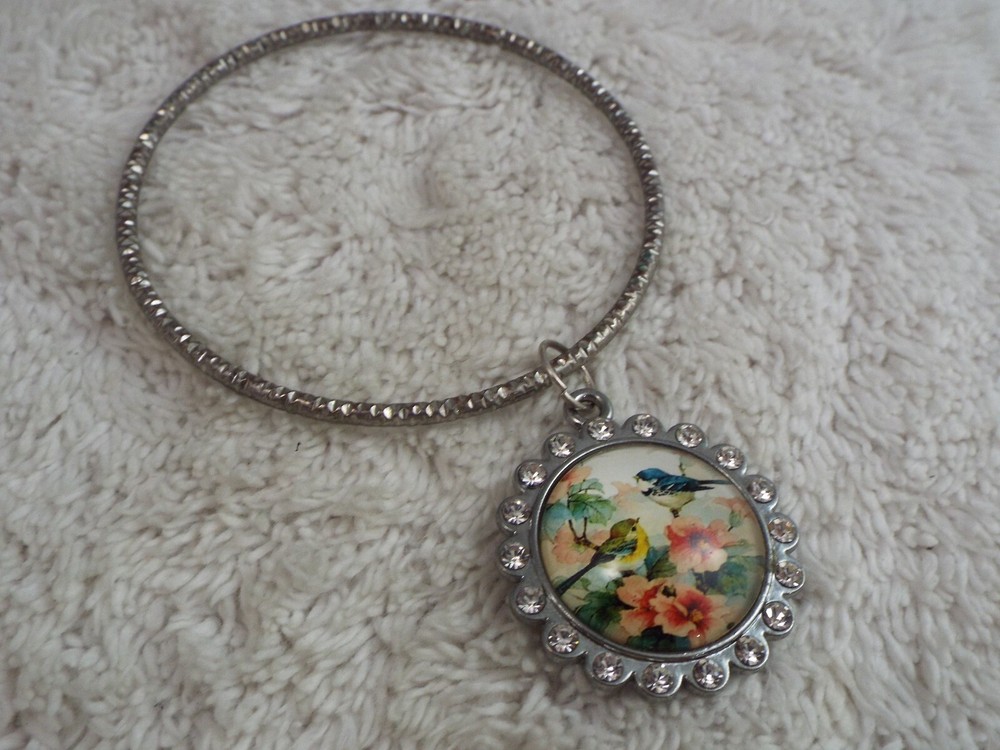 Silvertone Bird Cameo Charm Bangle Bracelet (D69)