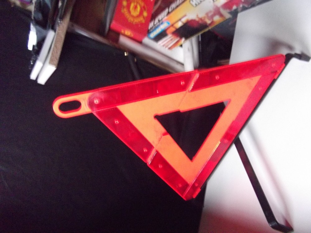 l emergency Triangel sign orange fold down flat