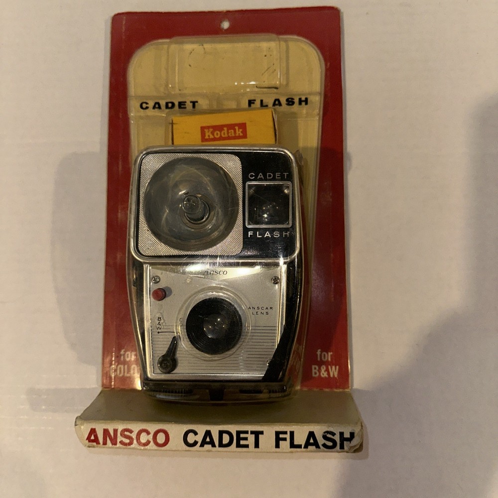 Vintage ANSCO CADET FLASH Camera (untested) & Sylvania/GE Flashbulbs