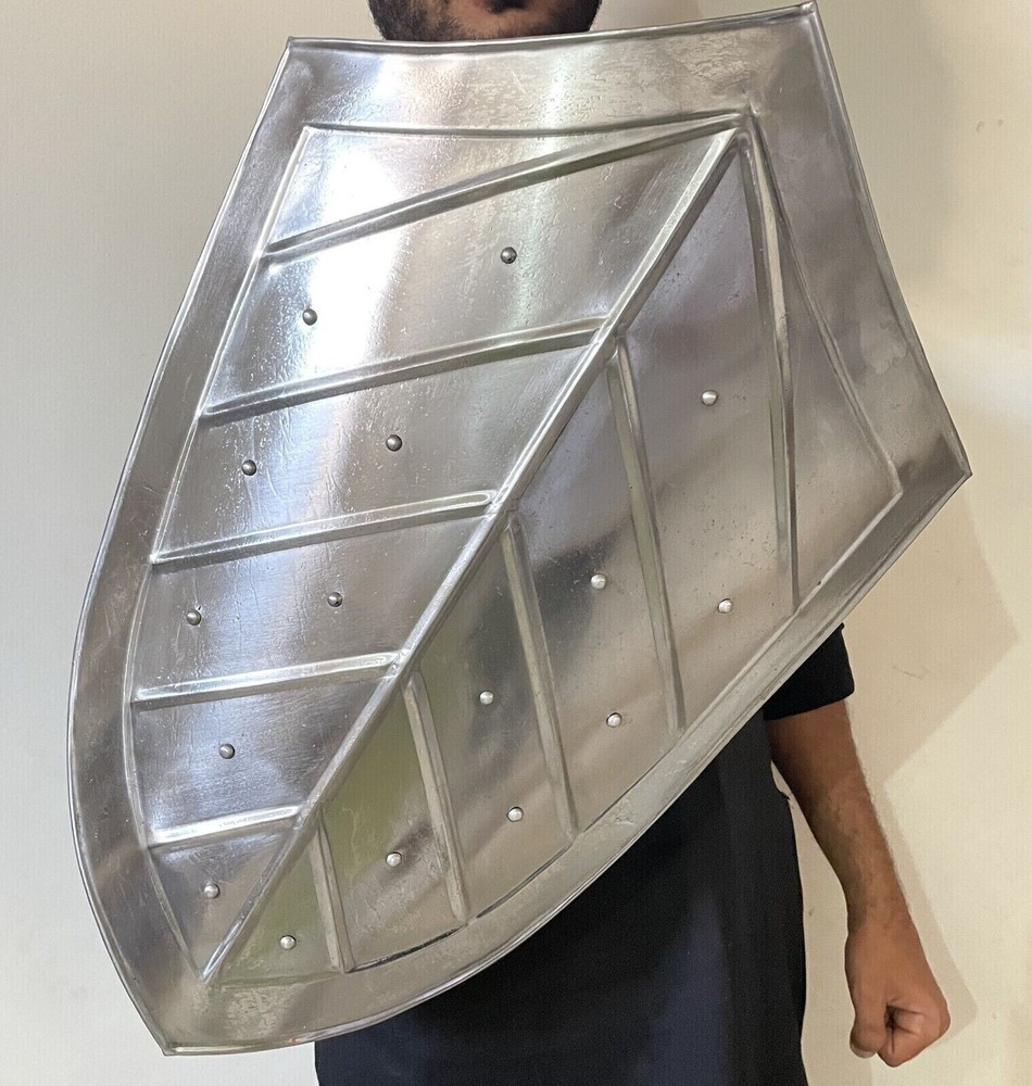 Verdant Crest Sentinel: Exquisite Leaf-shaped Medieval Armor Shield