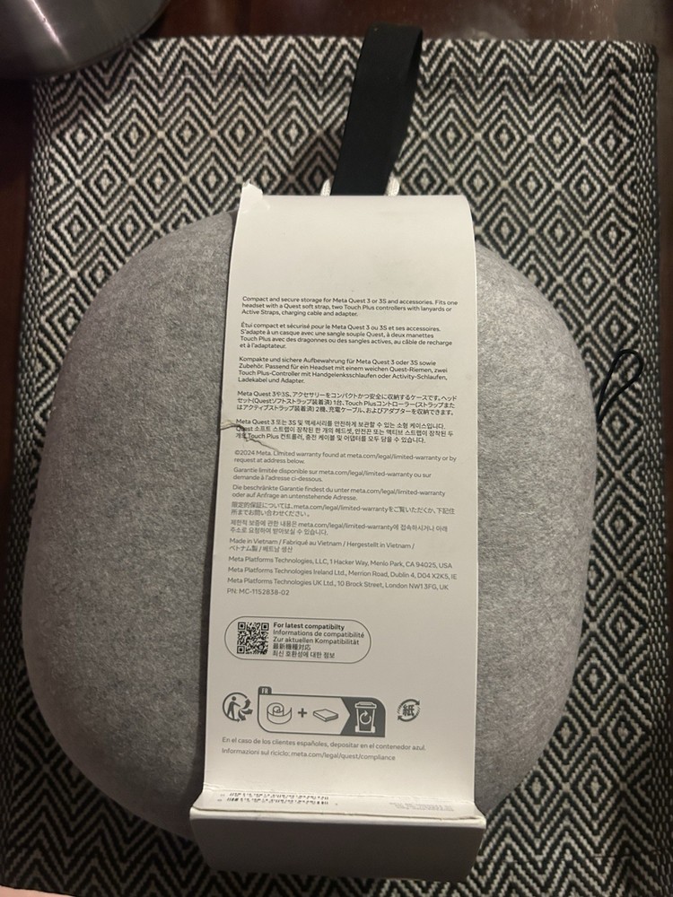 NEW Official Compact Carrying Case for Meta Quest 3/3S