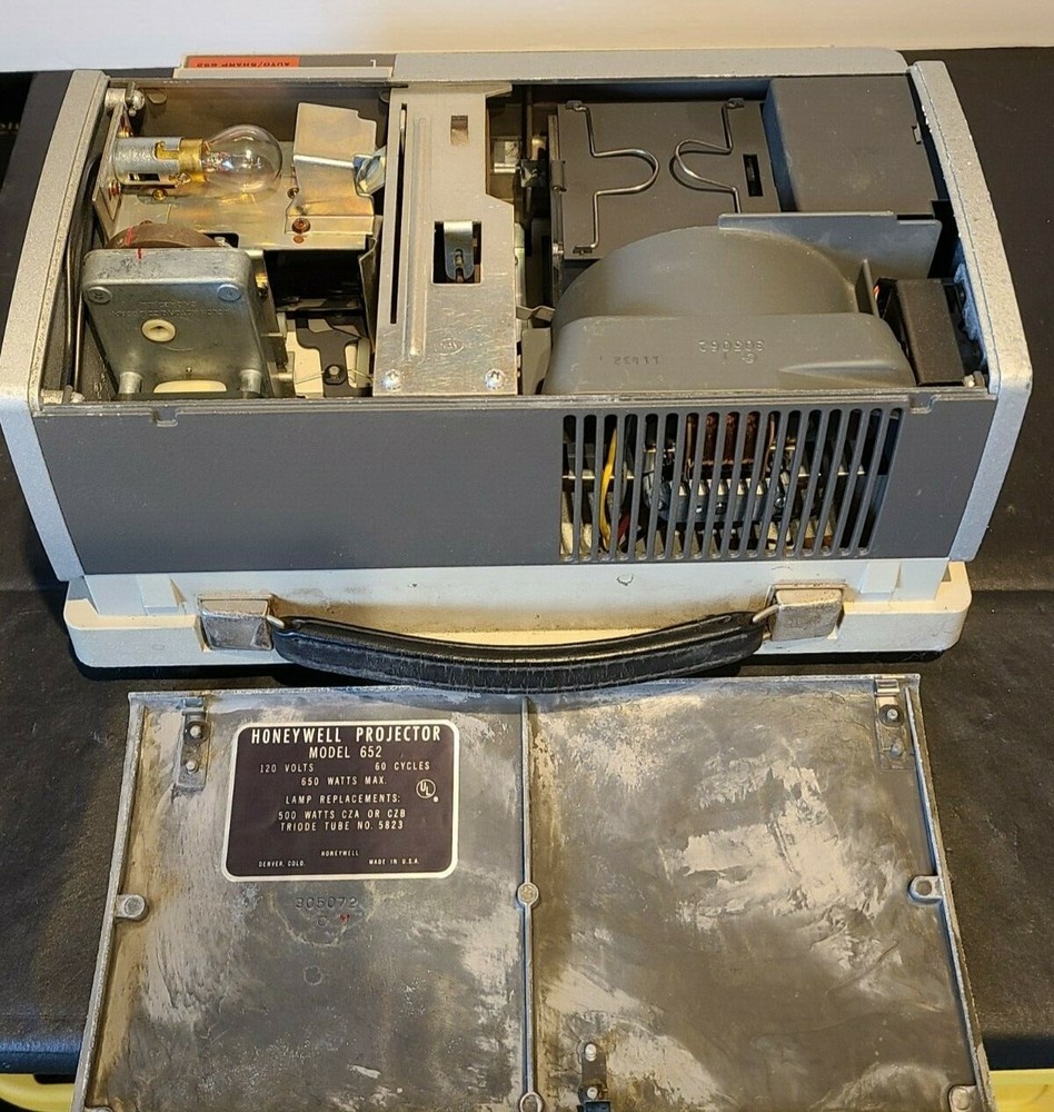 Vintage Honeywell Projector- Model 652- With Automatic Focus and Case (untested)