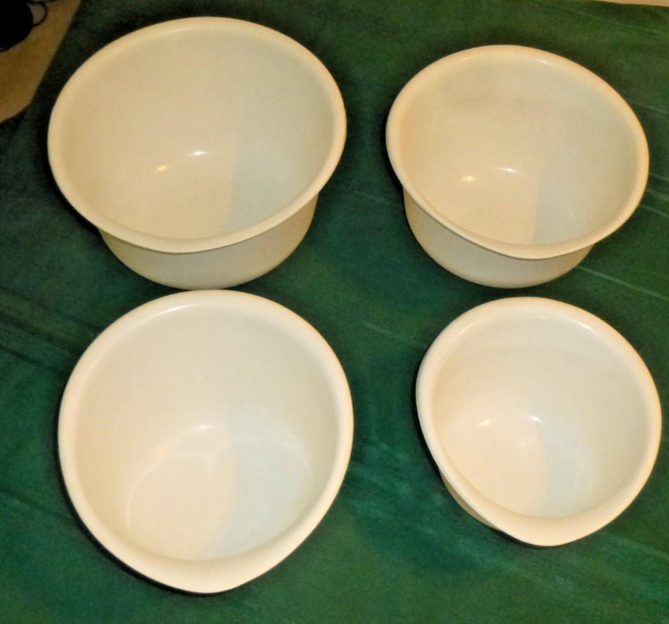 4 Piece Nesting Plastic Mixing Bowl Set with Pour Spouts White