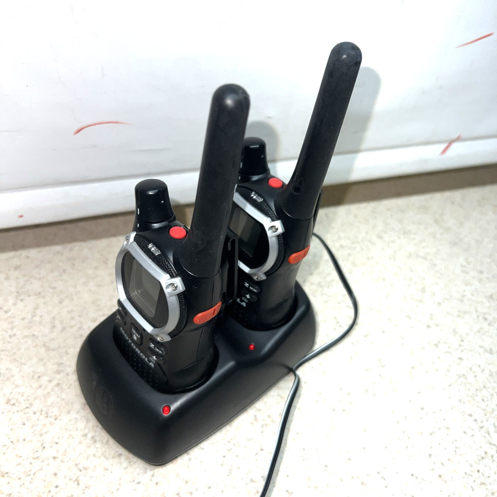 Motorola Walkie Talkies With Charging Base CH610D. *READ* UNTESTED