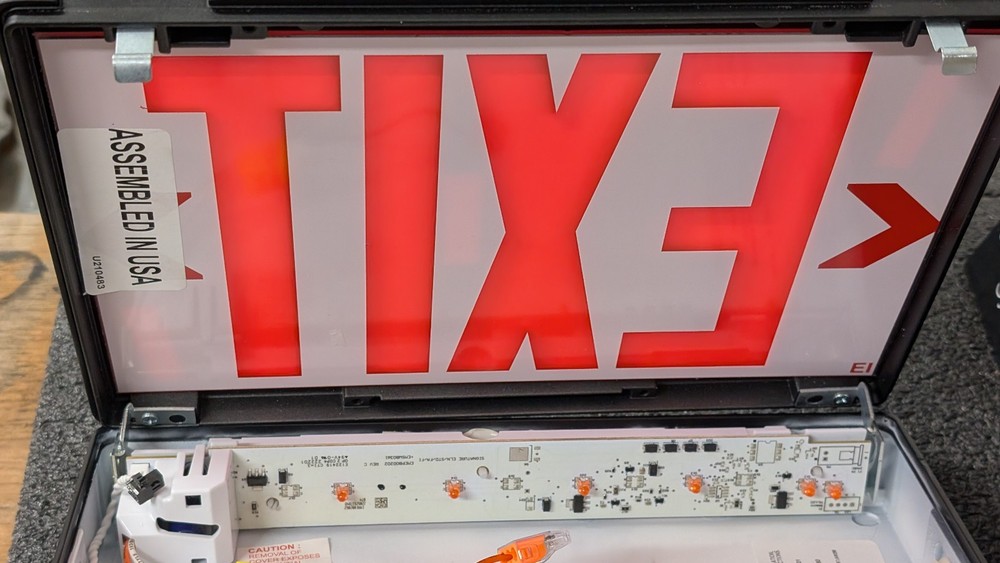 Lithonia Lighting exit sign red LES2RELN BAA