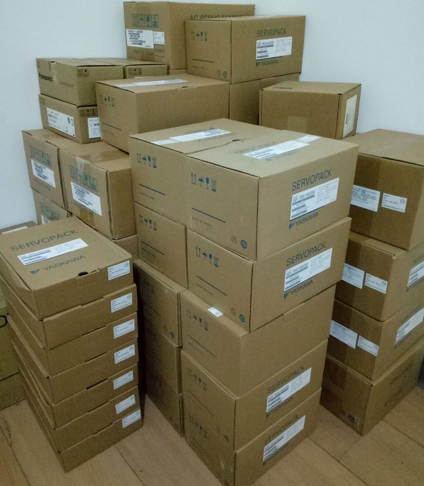 YASKAWA SGMPH-04AAE41D NEW In Box