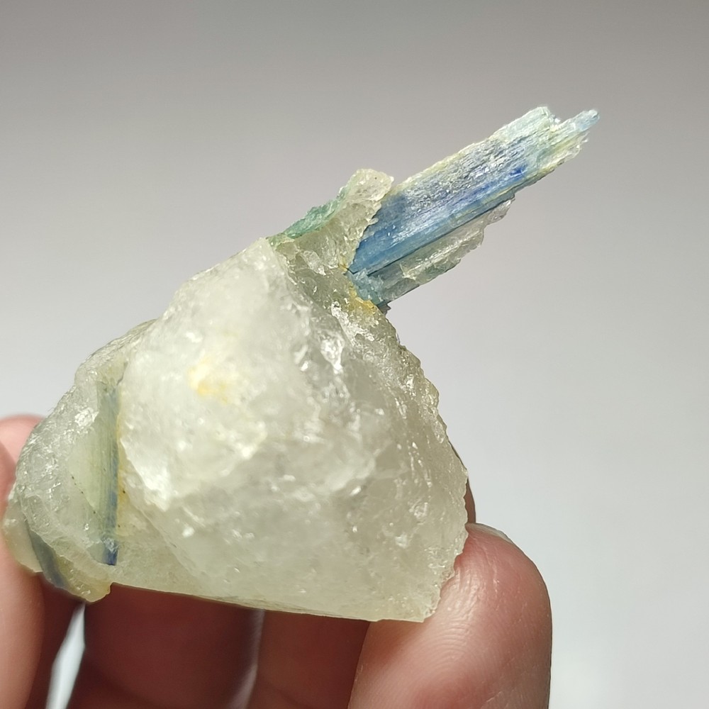 Kyanite Fluorescent Blue Crystal On Matrix Quartz With Nice Colour