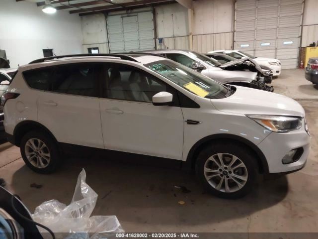 ESCAPE 2018 Glove Box 4594974