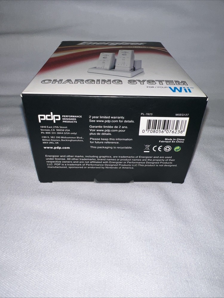 Energizer Power&Play Charging System Charging Dock- Wii with 2 battery packs