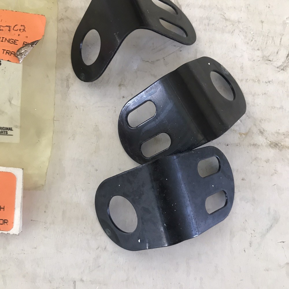 CNH Vent window Hinge 8399424 Case New Holland