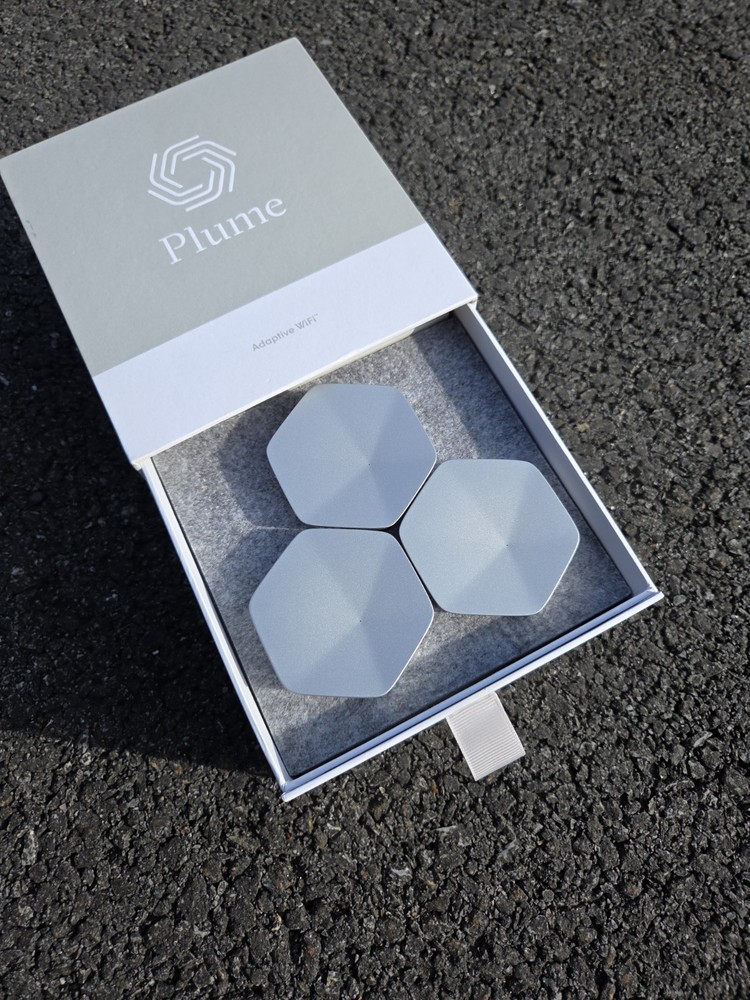 Plume Wifi 3 Silver Pods No Ethernet Cable