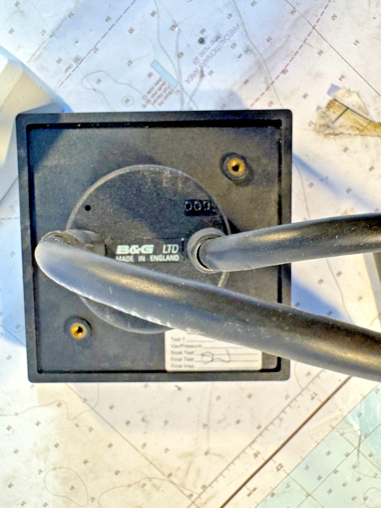 B&G Network DATA Instrument Display + Sun Cover + Manual