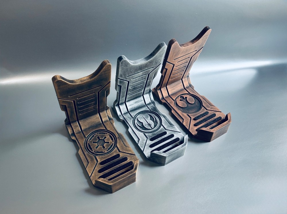 Vertical Lightsaber Display Stand - Galaxy's Edge - Savi's Workshop