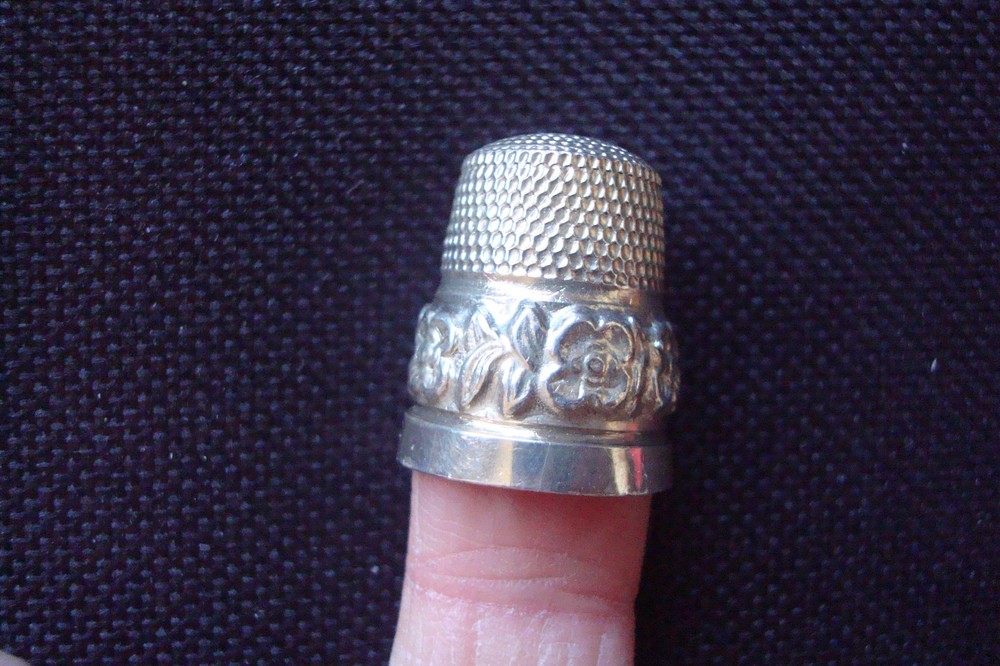 Sterling Silver Engraved Thimble, hallmarked, flowers