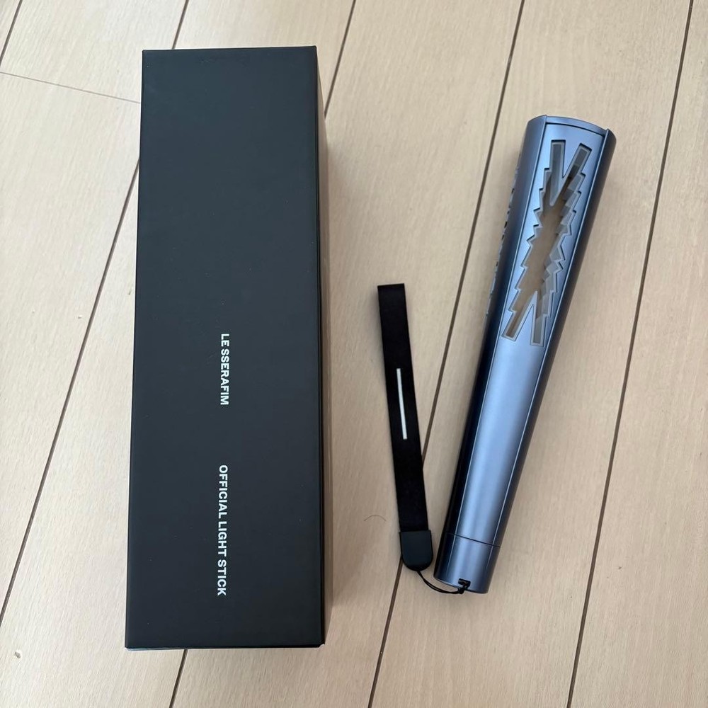 LE SSERAFIM OFFICIAL LIGHT STICK