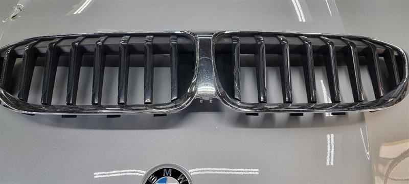 2019 BMW 330i Left Driver Rocker Panel Moulding