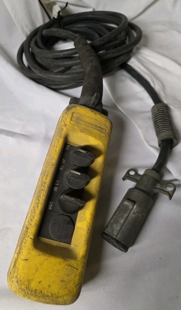 Winch / Chain Hoist / Crane Remote Control / Controller, 3 Switch, 7 Pin XAC-A04