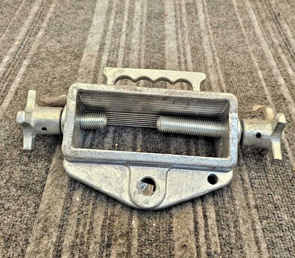 Global 988984 Swivel Hook Single Fork Forklift Hook Attachment 4000 Lbs. Cap.