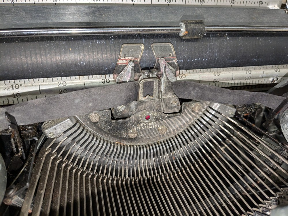 Smith Corona Electra 110 Electric Typewriter w/Case *Flaws* Read Description