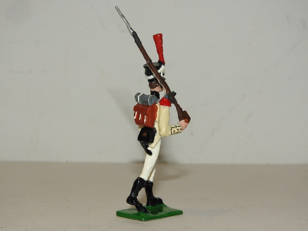 FRENCH INFANTRY MARCHING WITH RIFLE & BAYONET AFFIXED